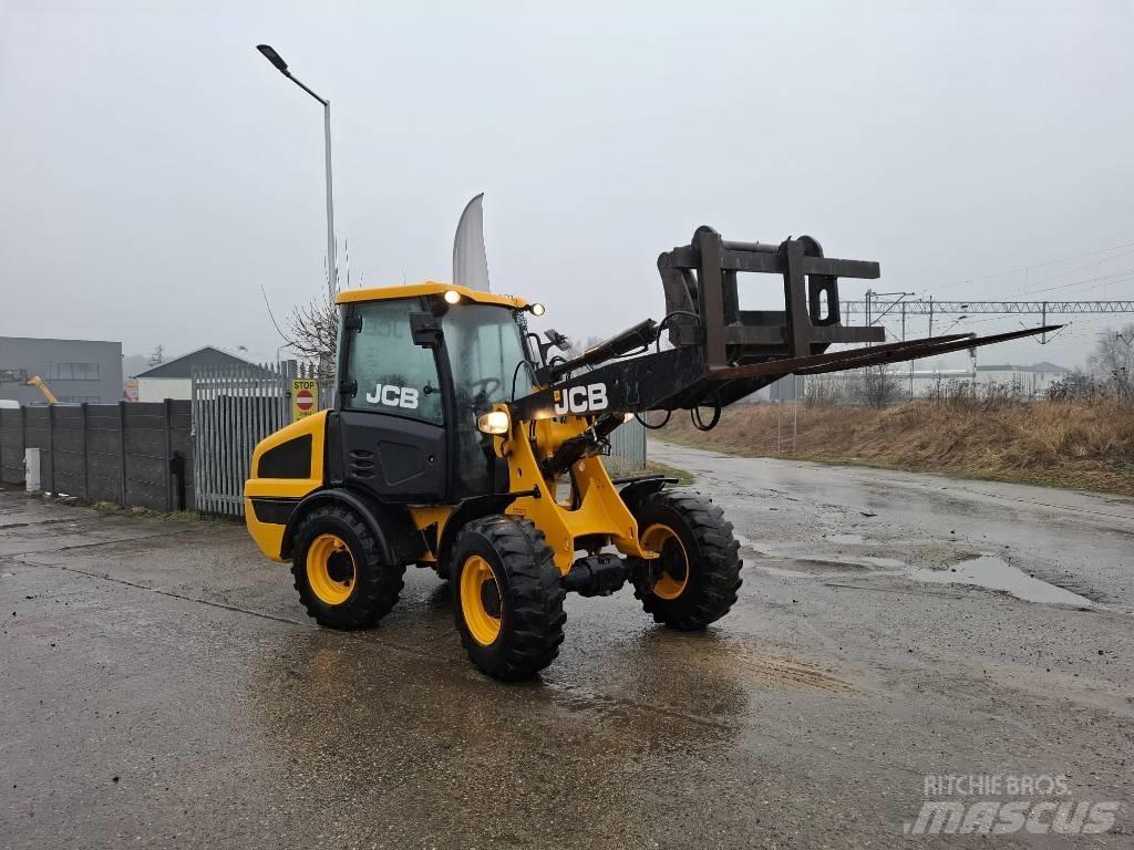 JCB 406 Колесни товарачи