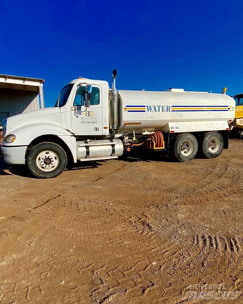 Freightliner CL120 Цистерни за вода
