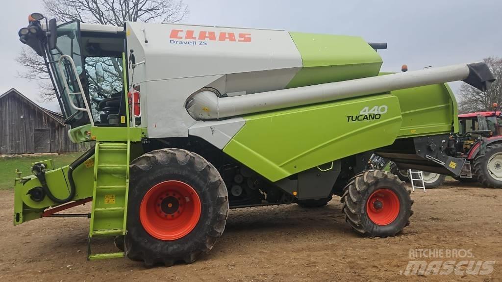 CLAAS Tucano 440 Комбайни