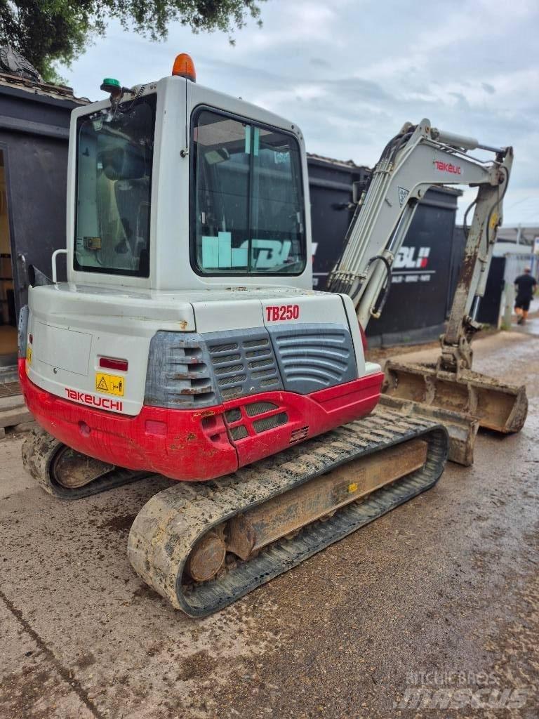 Takeuchi TB 250 Мини екскаватори < 7 т