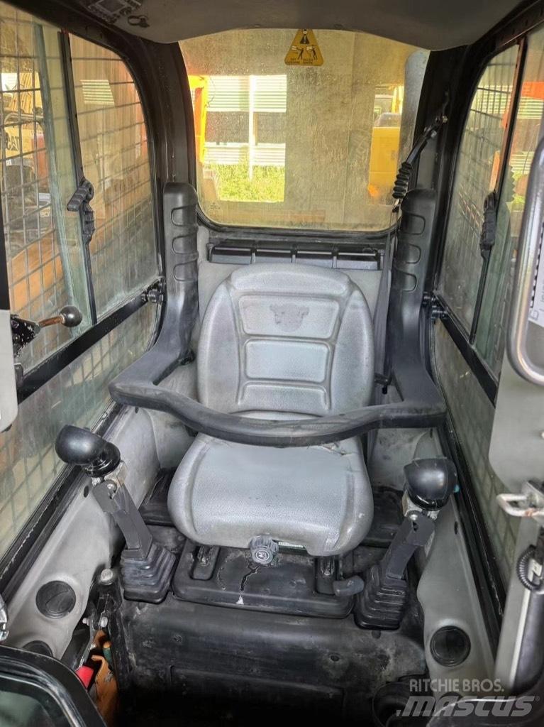 CASE SR 200 Мини товарачи
