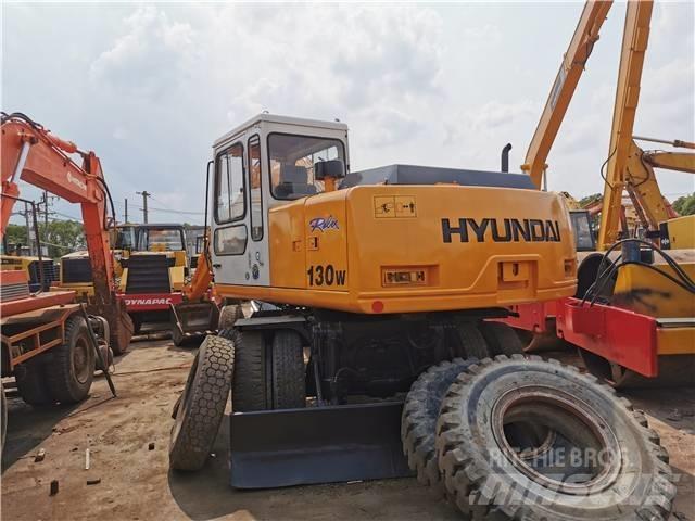 Hyundai R130WD Колесни екскаватори