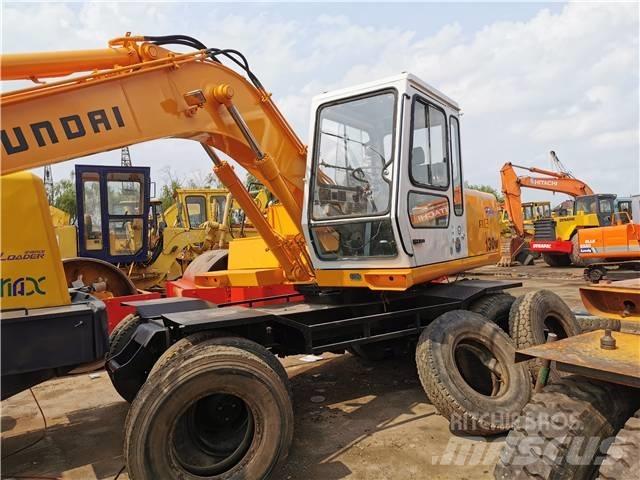 Hyundai R130WD Колесни екскаватори
