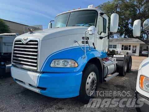 Mack CXN613 Влекачи