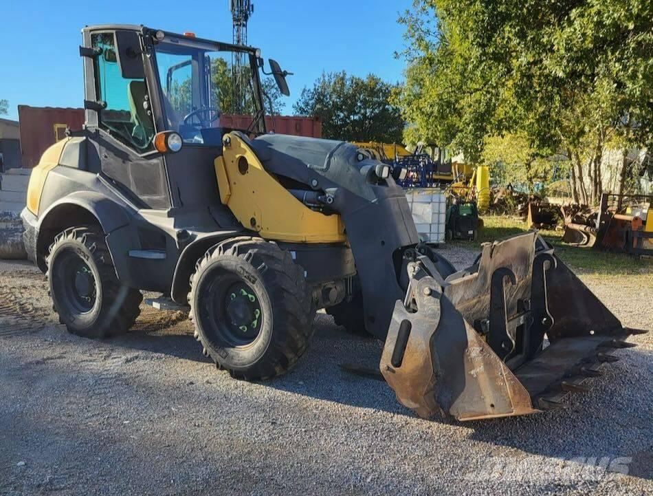 Mecalac AS 700 Колесни товарачи