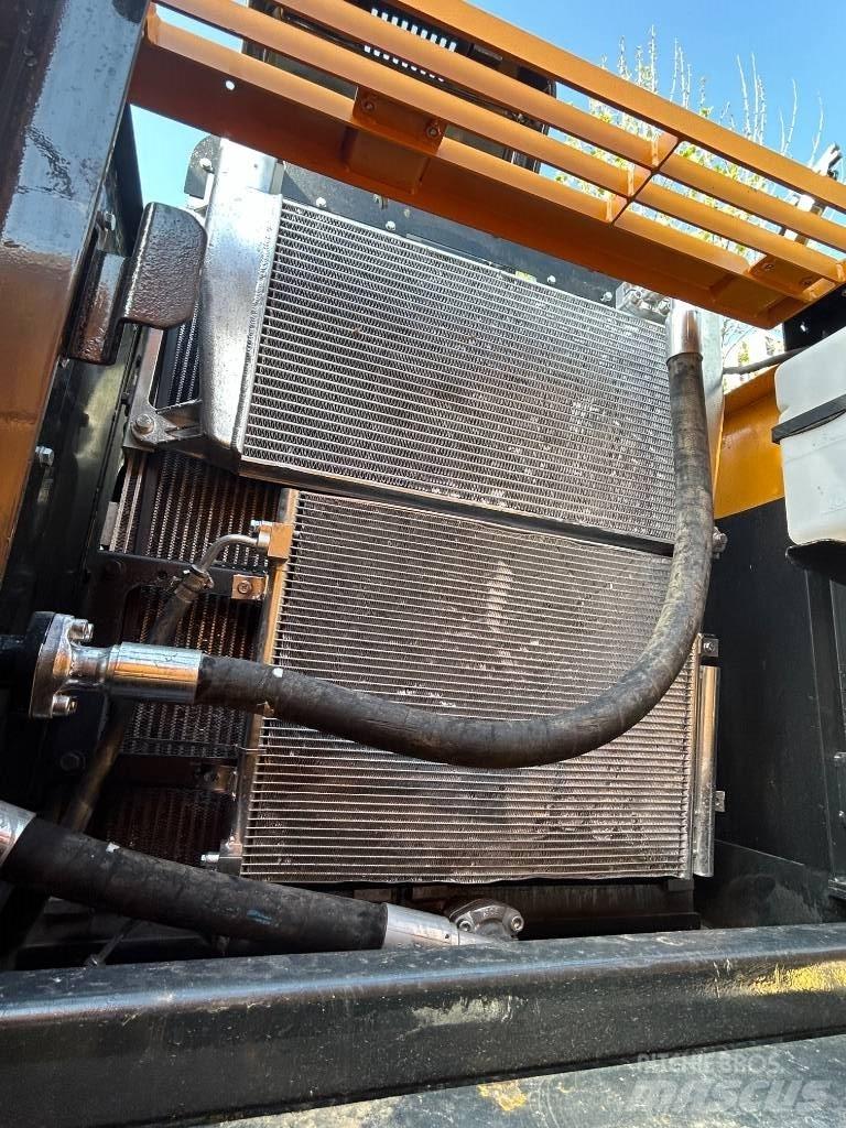 Hyundai 220LC-9S Верижен екскаватор