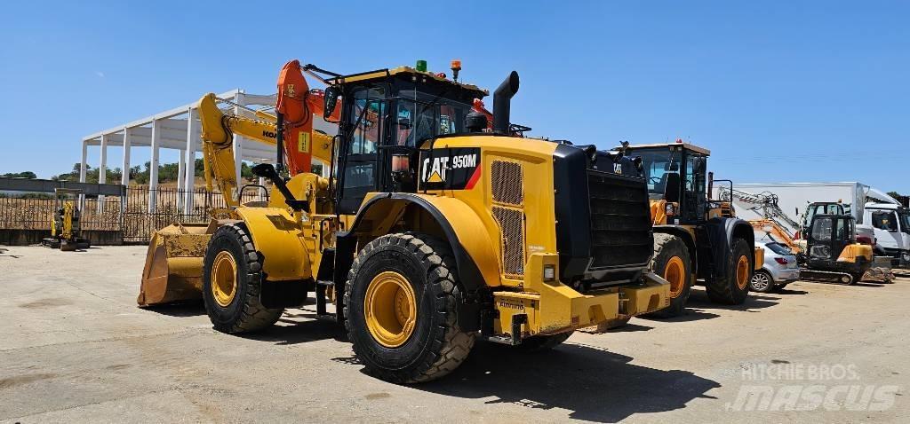 CAT 950 Колесни товарачи