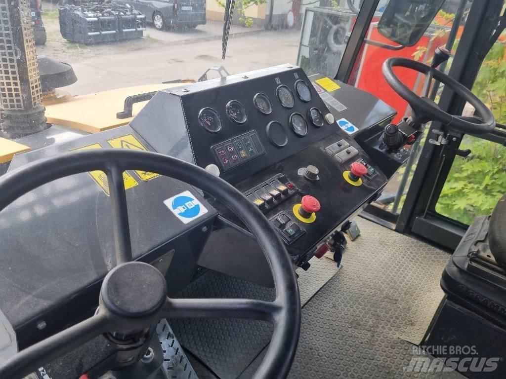 Ammann AP 240 Пневматични гумени  ролки
