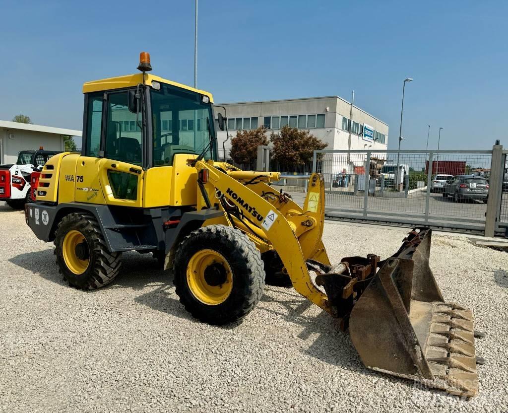 Komatsu WA 75 Колесни товарачи