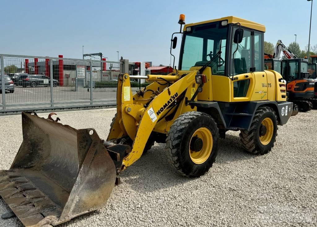 Komatsu WA 75 Колесни товарачи
