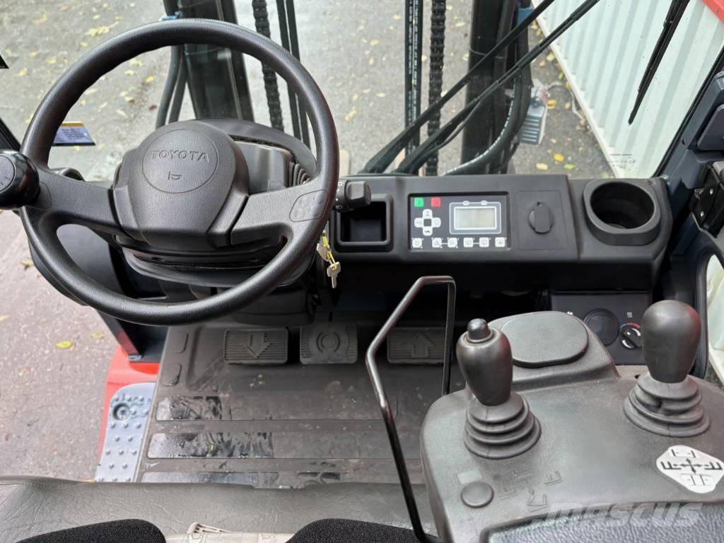 Toyota 8 FBMT 30 Електрически вилични кари-повдигачи