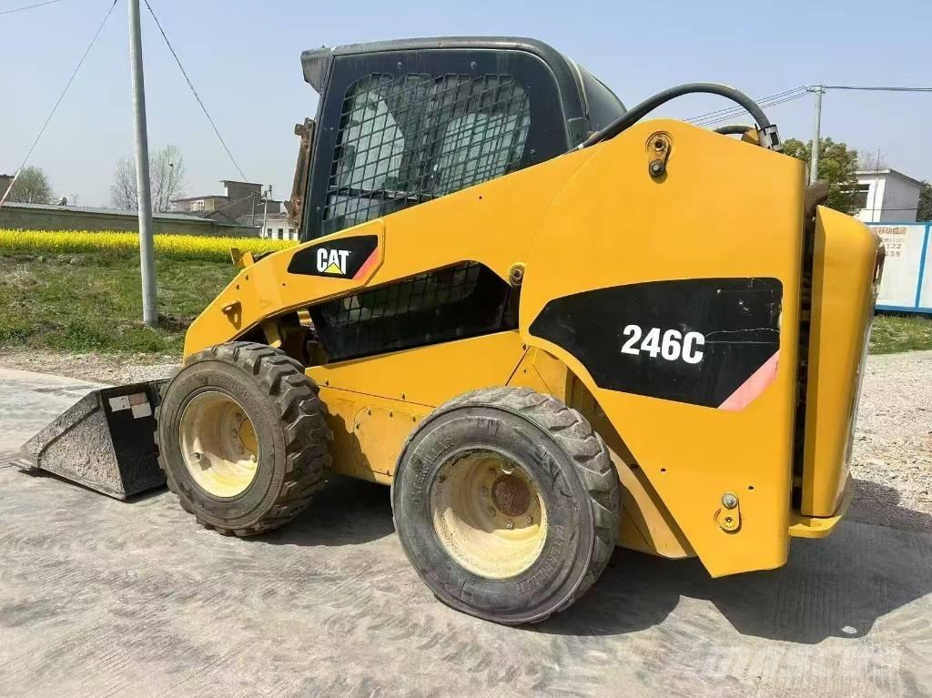 CAT 246 C Мини товарачи
