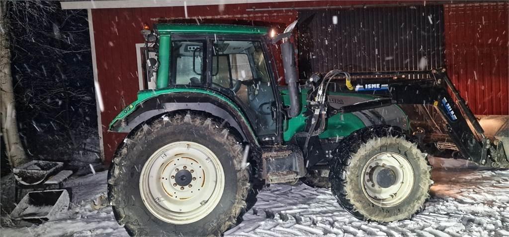Valtra T182 Трактори