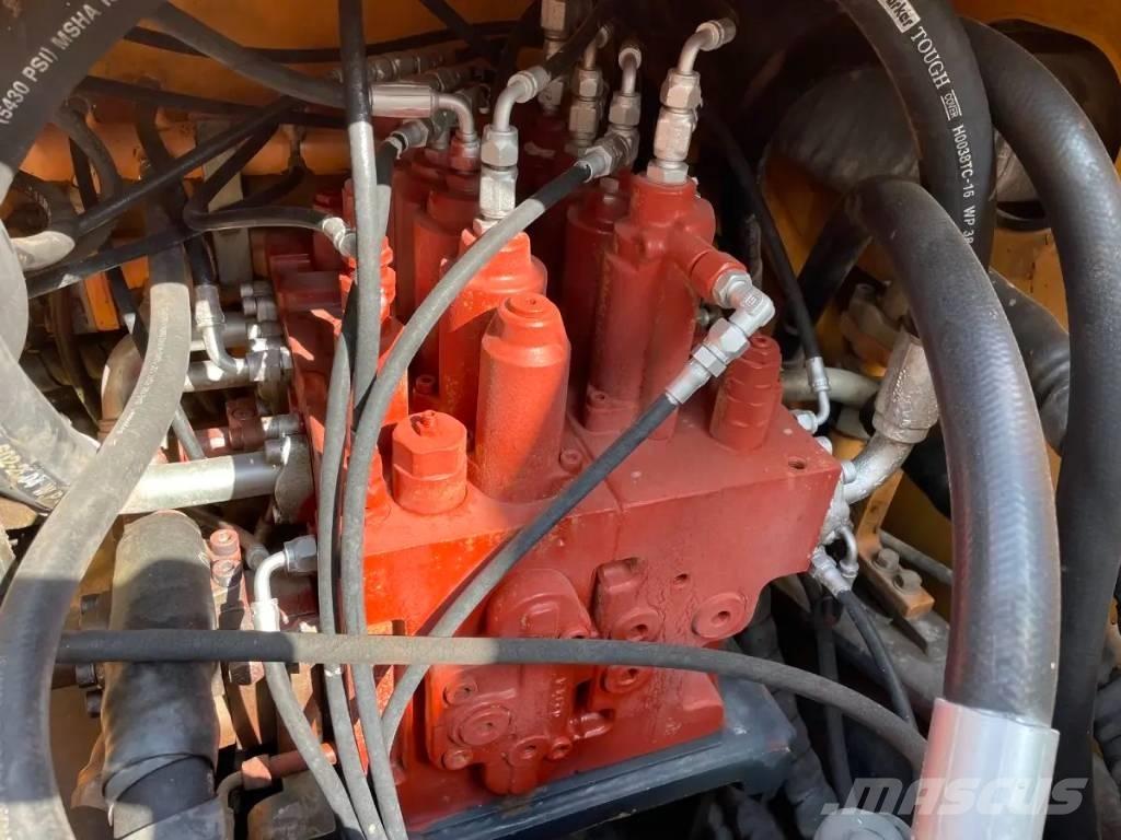 Hyundai R210W-9 Колесни екскаватори