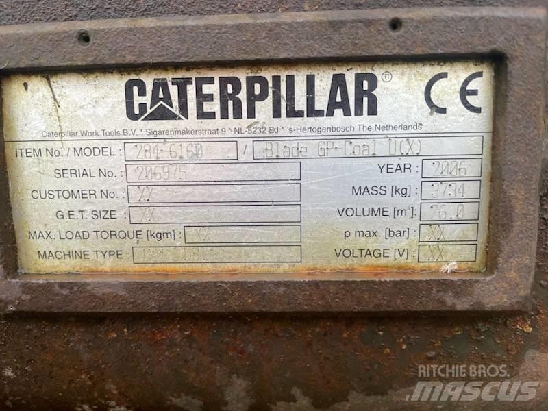 CAT D8 Остриета