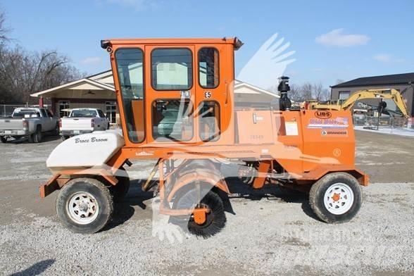 Broce KR350 Автоматични метачки с четки