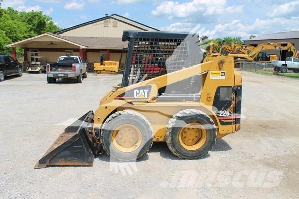 CAT 226 Мини товарачи
