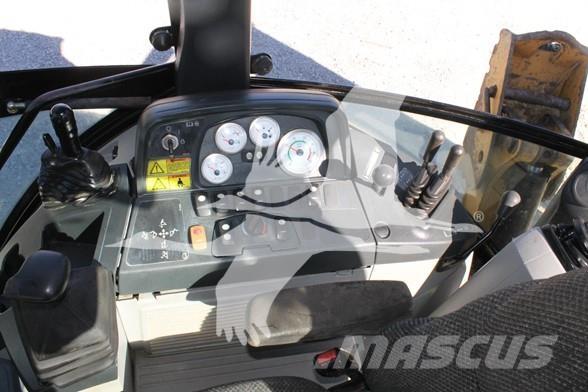 CAT 420E Товарач със заден ексватор