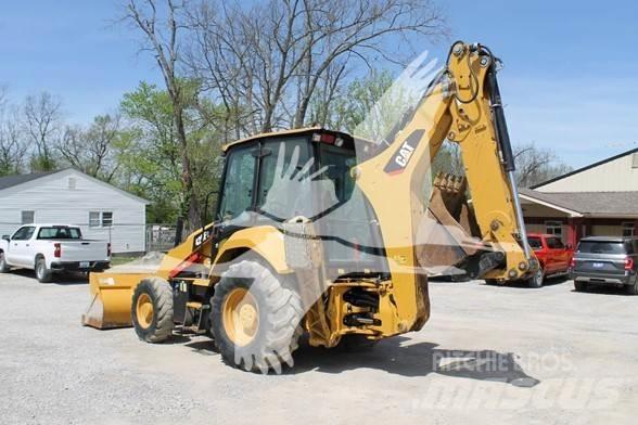CAT 420F2 Товарач със заден ексватор