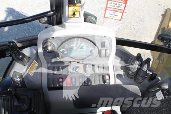 CAT 420F2 Товарач със заден ексватор