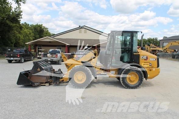 CAT 906M Колесни товарачи