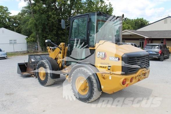 CAT 906M Колесни товарачи