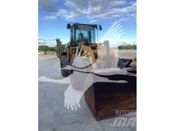 CAT 928G Колесни товарачи