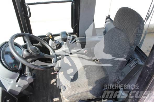 CAT 938G Колесни товарачи