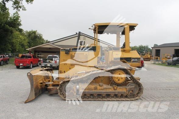 CAT D5M XL Верижни булдозери
