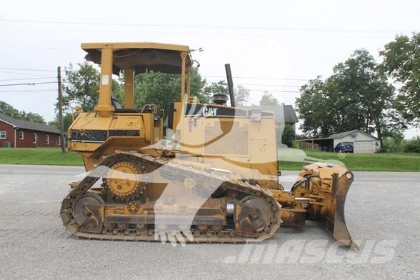 CAT D5M XL Верижни булдозери
