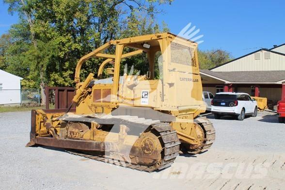 CAT D6D Верижни булдозери
