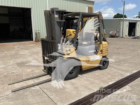 CAT GP25 Дизелови камиони