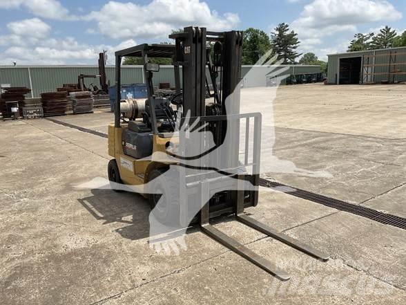 CAT GP25 Дизелови камиони