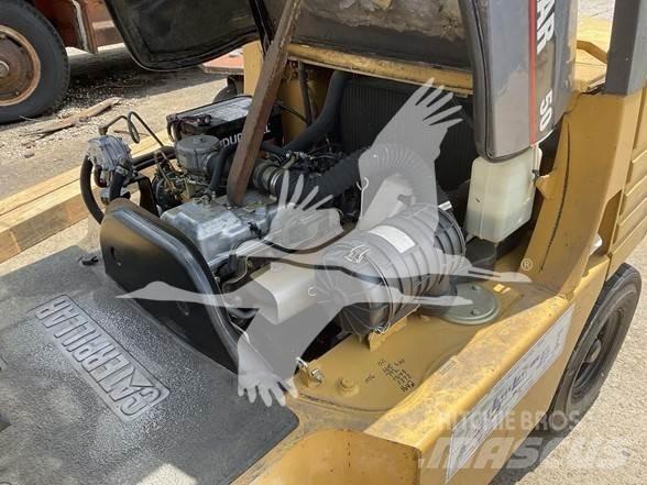 CAT GP25 Дизелови камиони