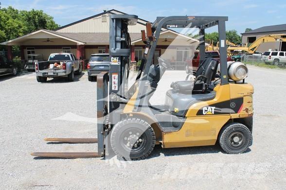 CAT GP25N Дизелови камиони