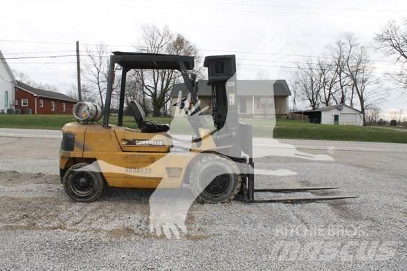 CAT GP40 Дизелови камиони