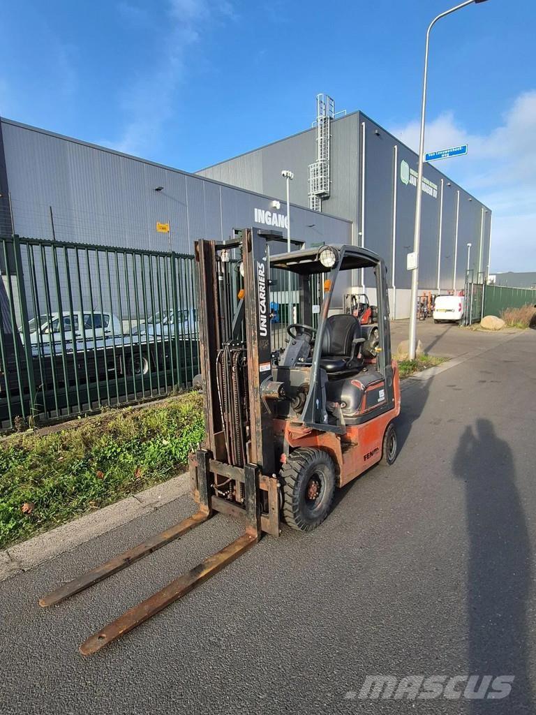 Nissan pd01a15po Камиони с АГУ