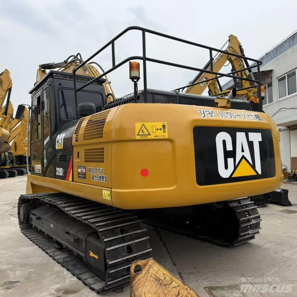 CAT 326D2 Средни екскаватори 7т - 12т
