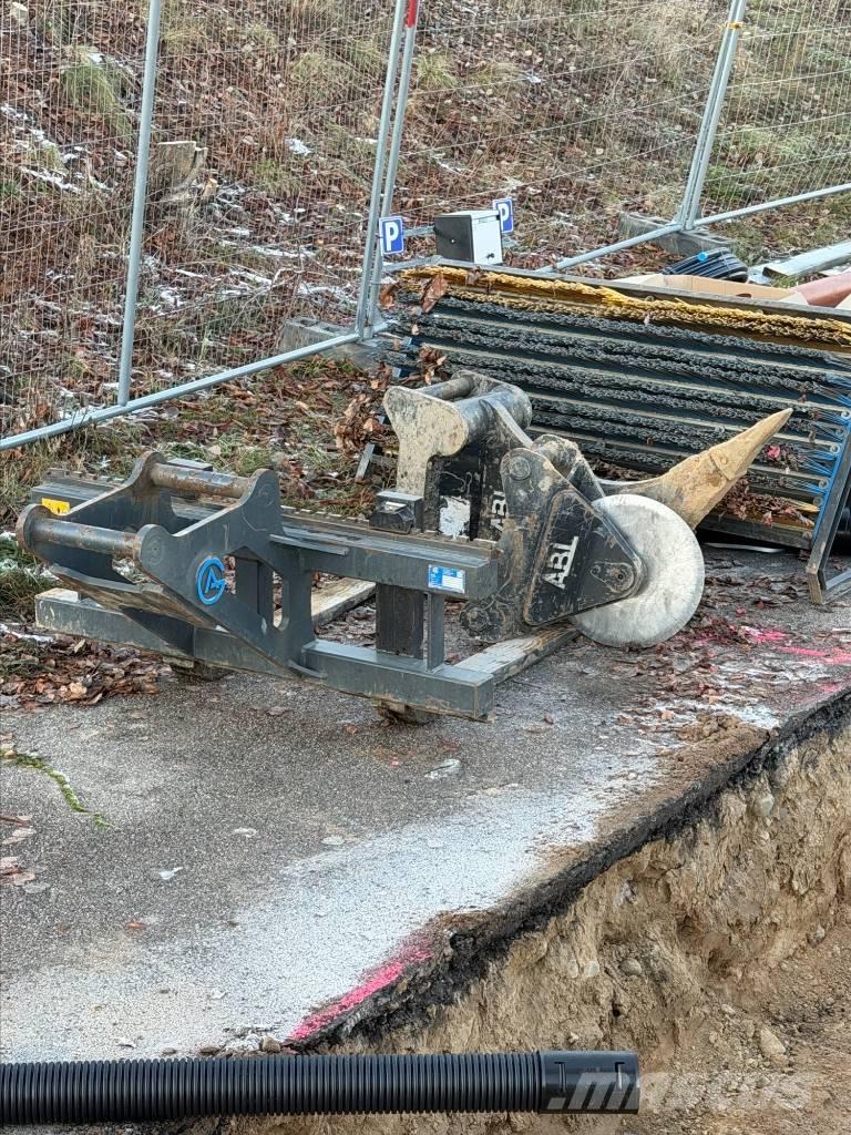 CAT M318 Колесни екскаватори