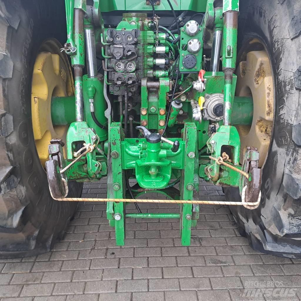John Deere 8420 Трактори