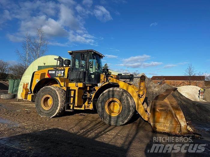 CAT 966M Колесни товарачи
