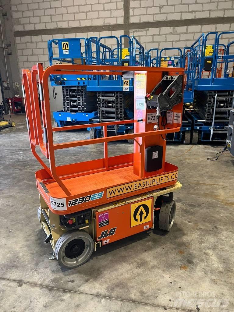 JLG 1230 ES Вертикални мачтови повдигачи
