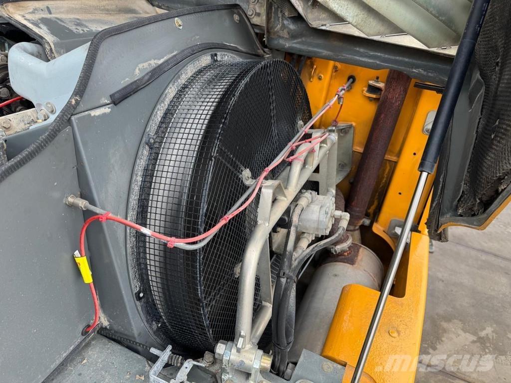 Liebherr A 316 Оператори на отпадъци/индустрия
