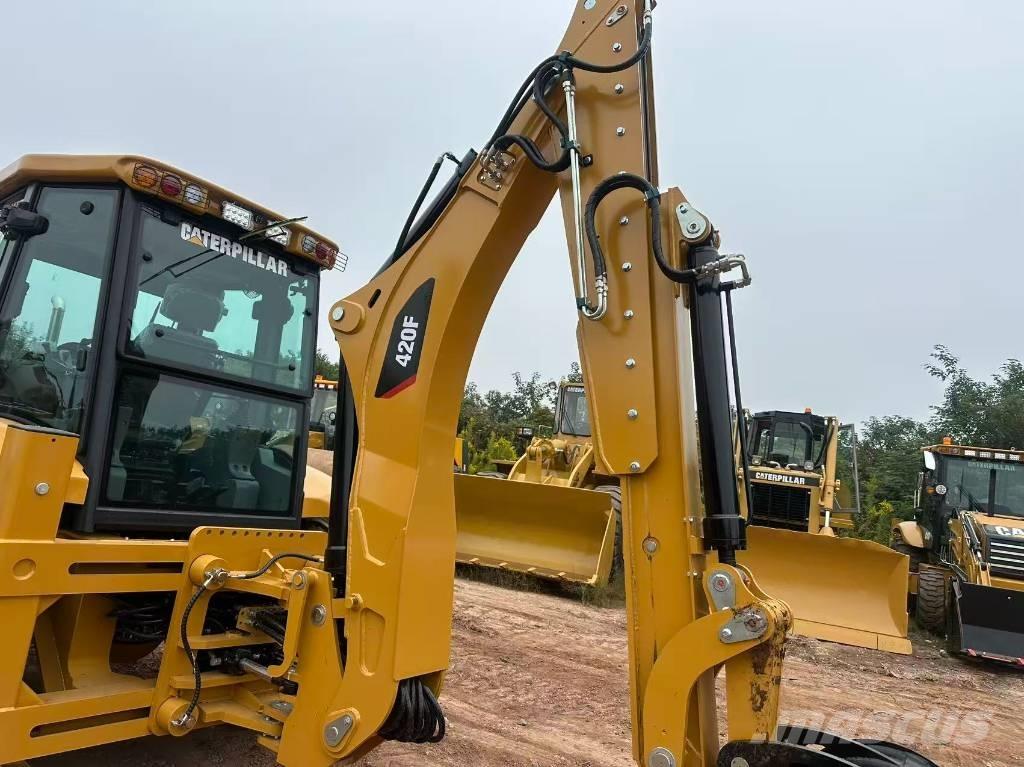 CAT 420 F2 Товарач със заден ексватор