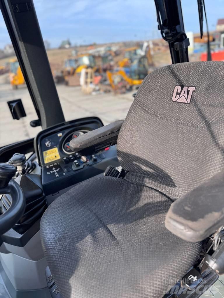 CAT 428 E Товарач със заден ексватор