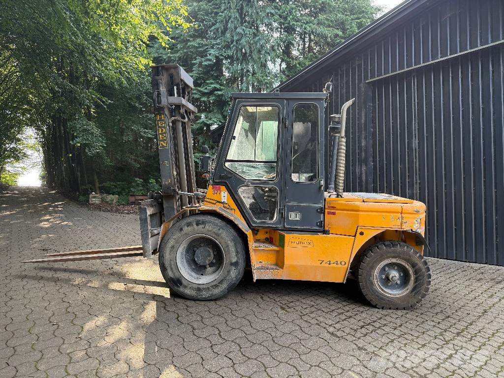 Heden 7440 Дизелови камиони