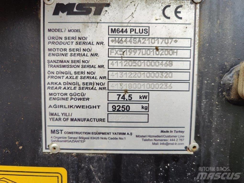 MST M644PLUS Товарач със заден ексватор