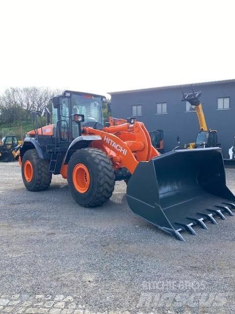 Hitachi ZW 220 Колесни товарачи