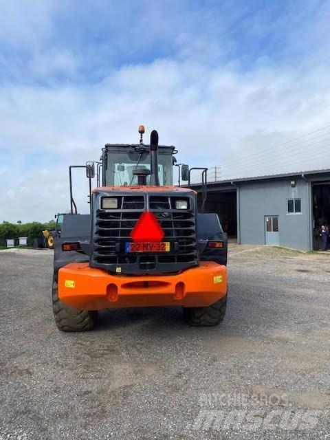 Hitachi ZW 220 Колесни товарачи