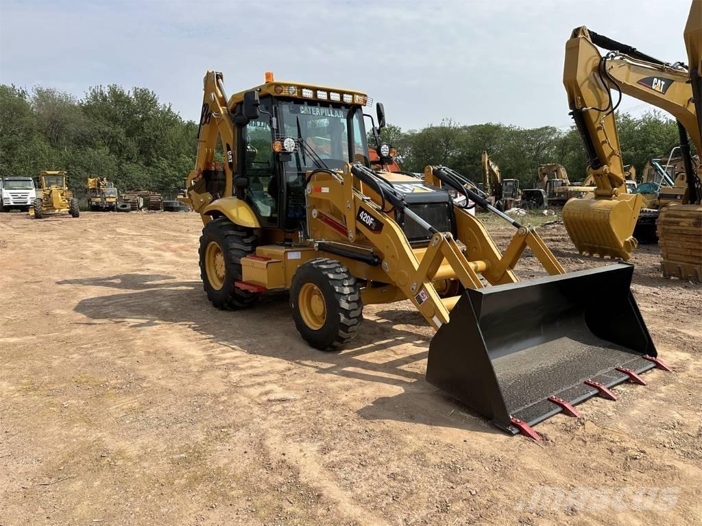 CAT 420 F2 Товарач със заден ексватор